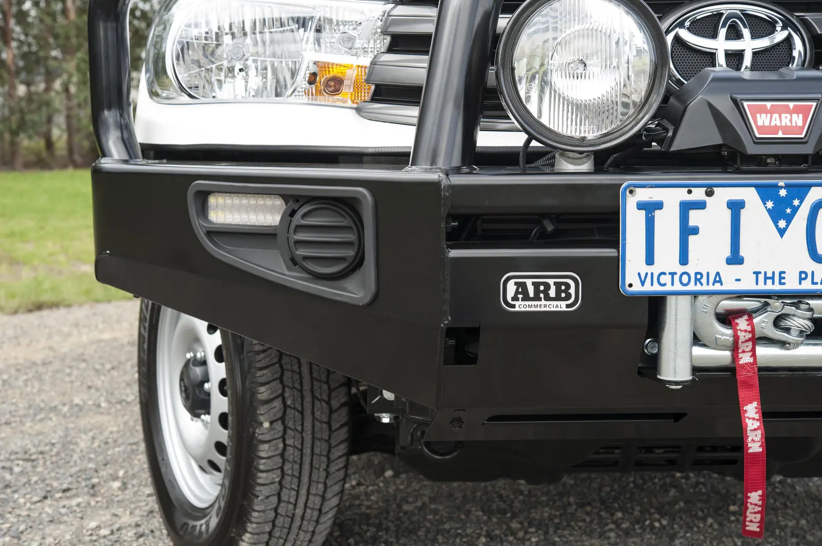 Бампер Hilux Commercial 2015 on 