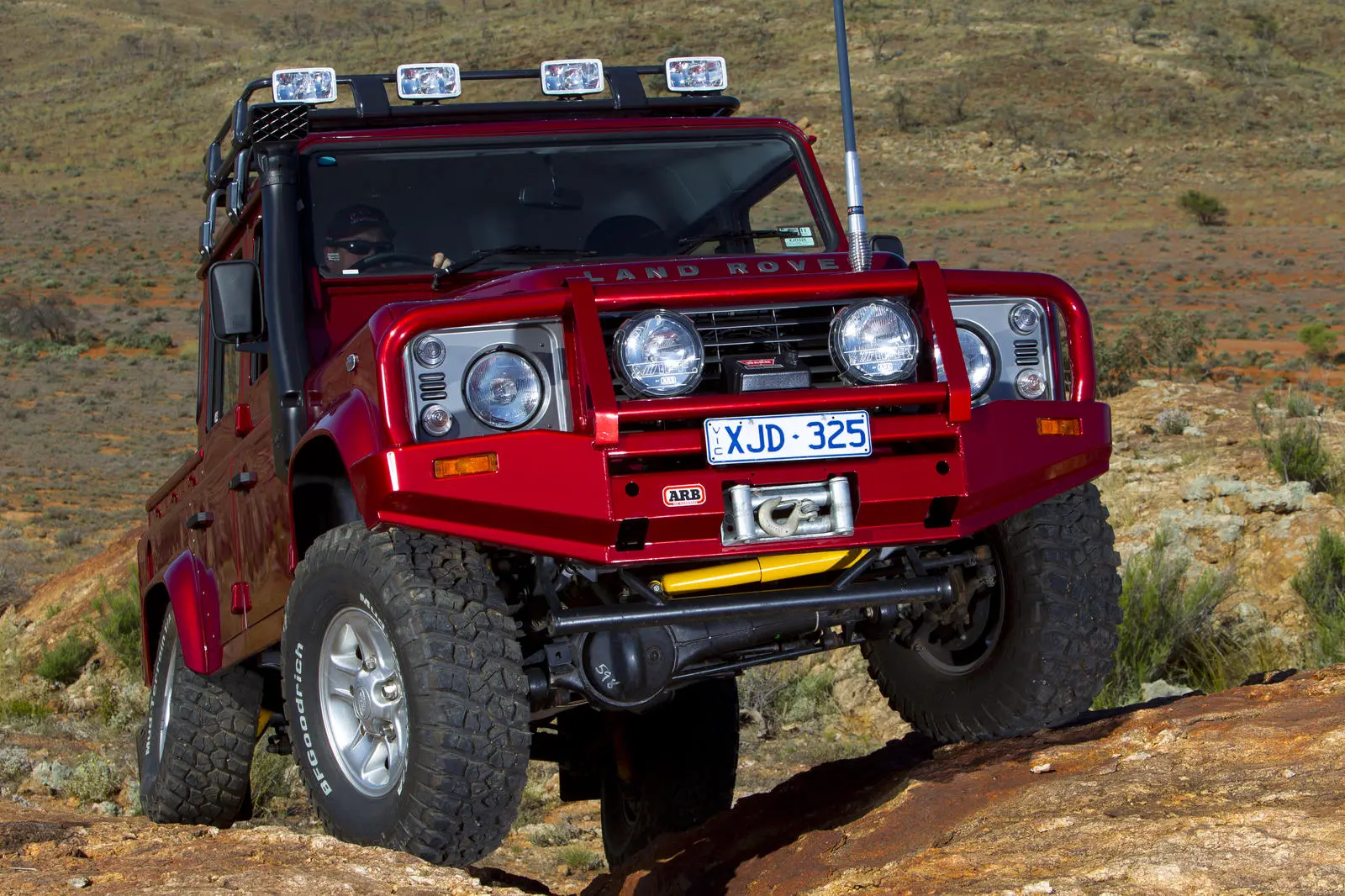Бампер  DEFENDER 2009ON