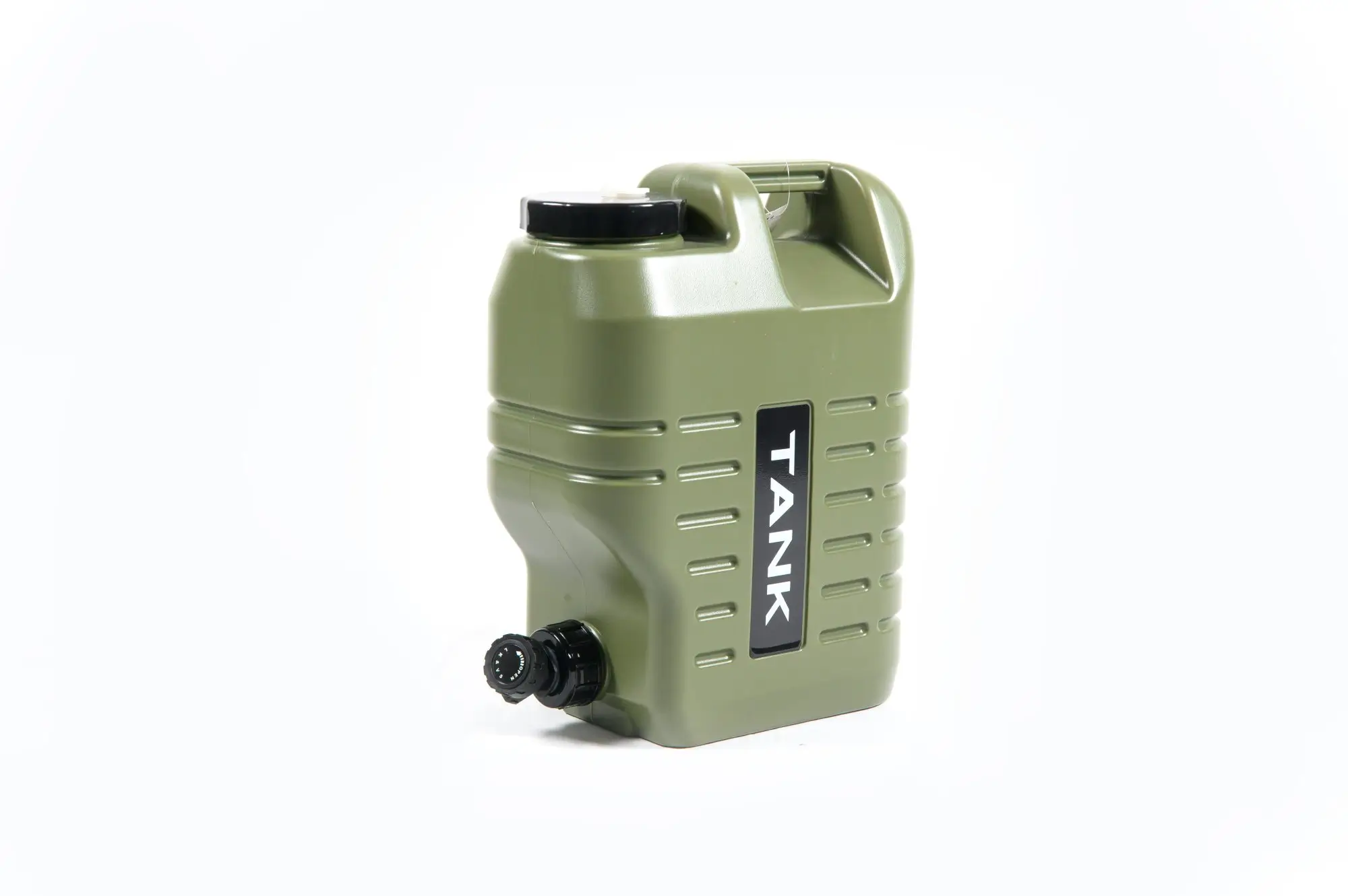 Канистра для хранения воды на открытом воздухе