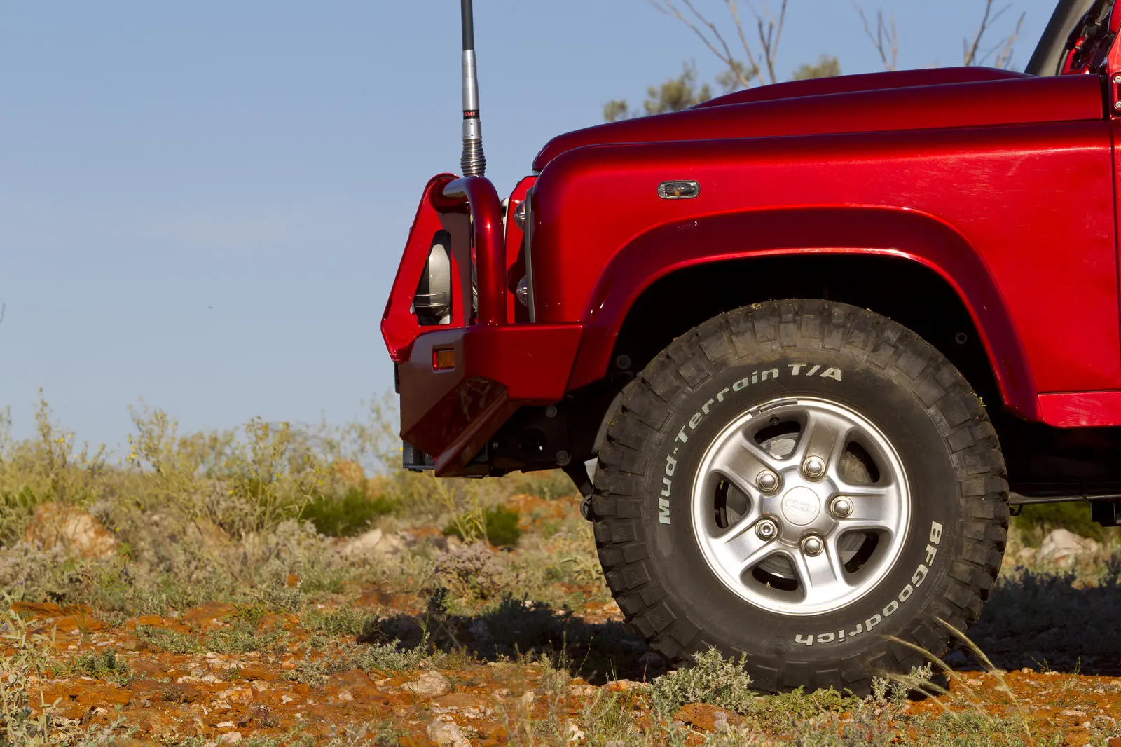 Бампер  DEFENDER 2009ON