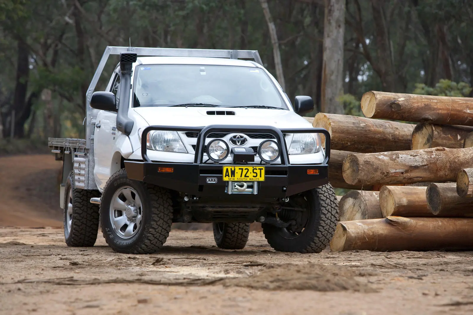 Бампер Hilux 2012