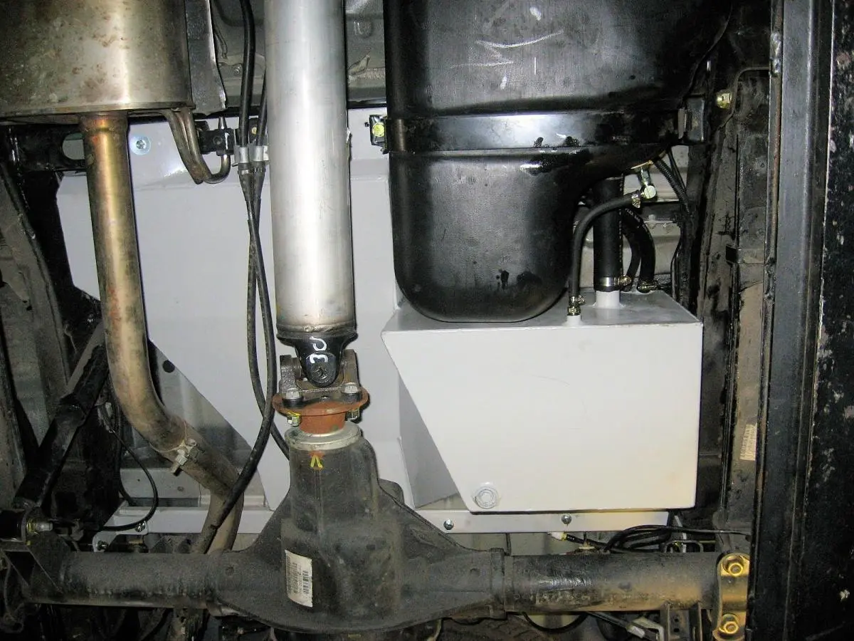 Топливный бак 70 l NAVARA D 40 08on