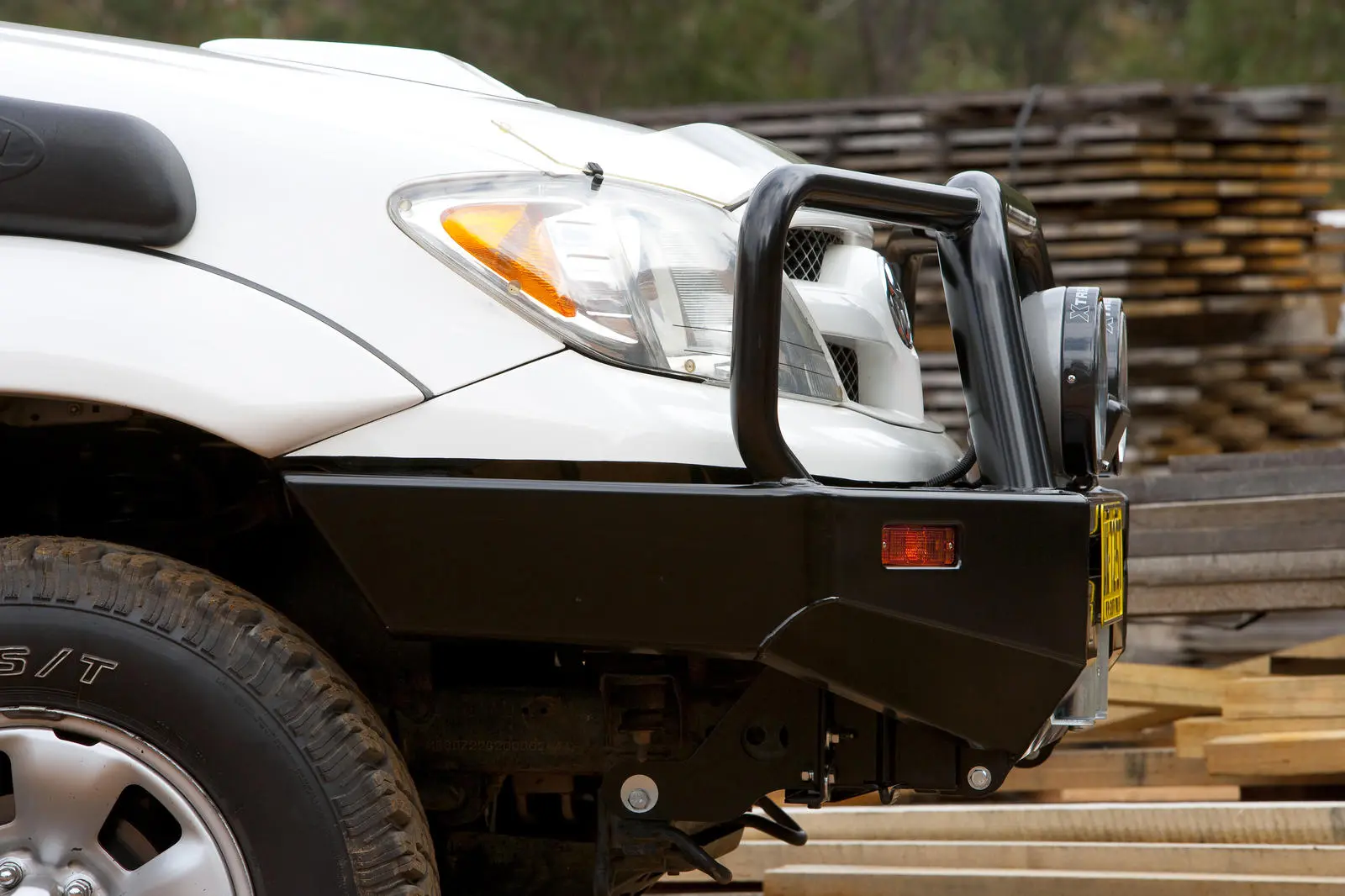 Бампер Hilux 2012