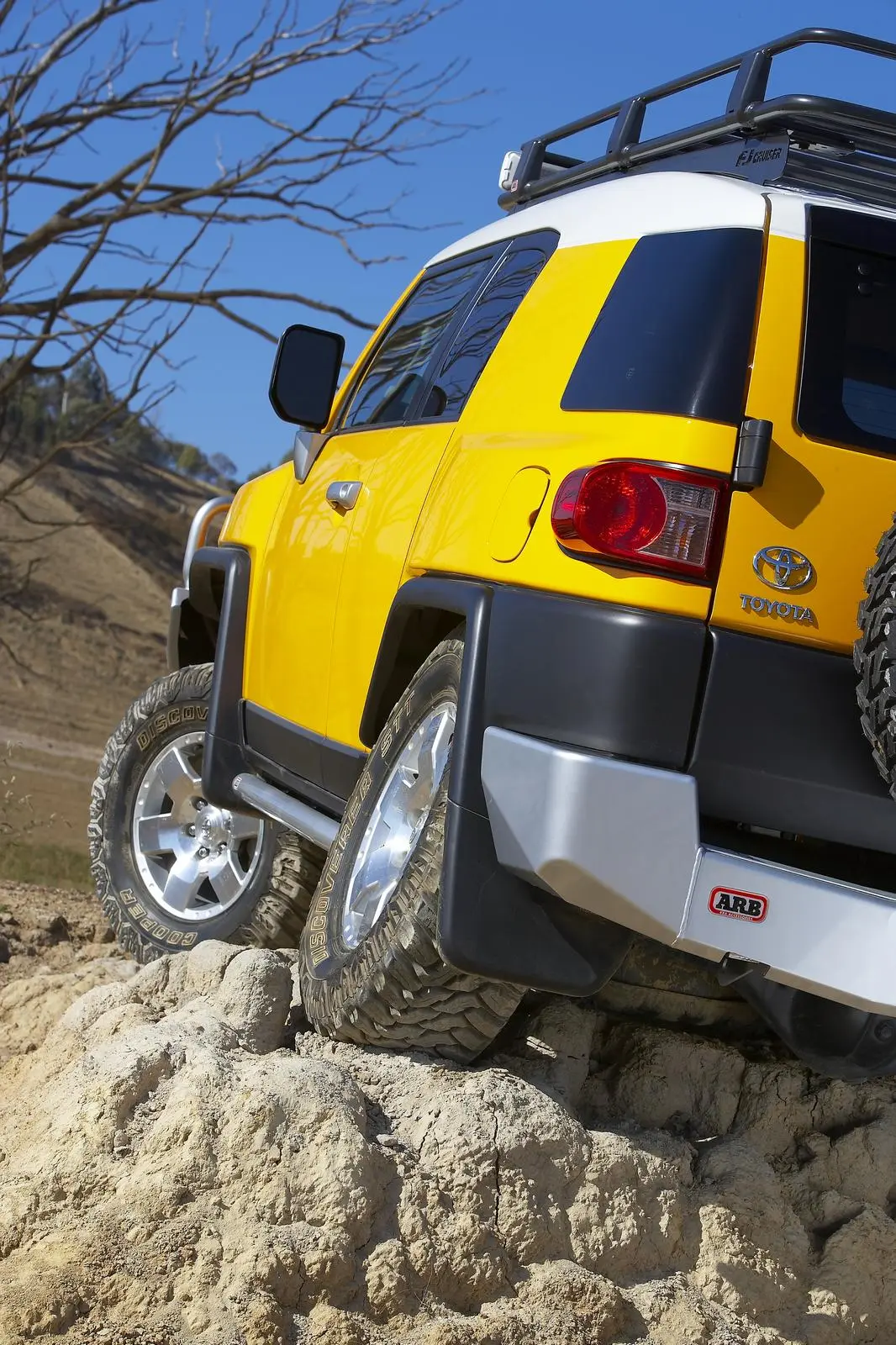 Бампер задний FJ Cruiser