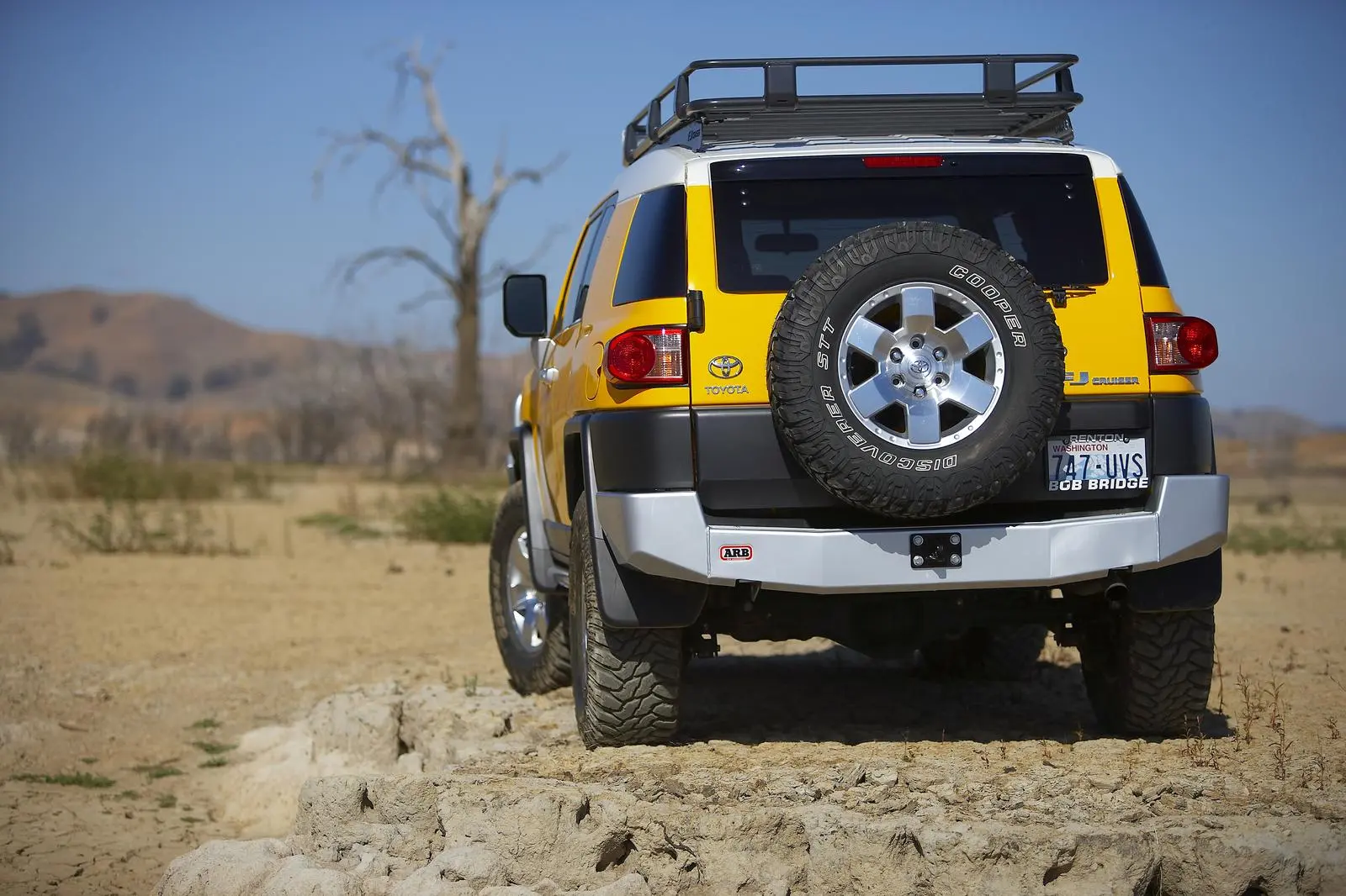 Бампер задний FJ Cruiser