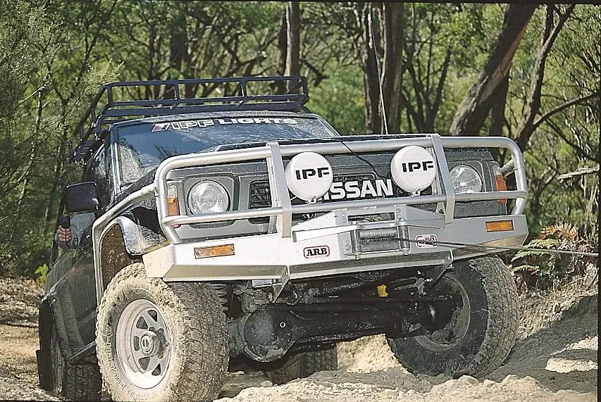 Бампер Nissan Y60