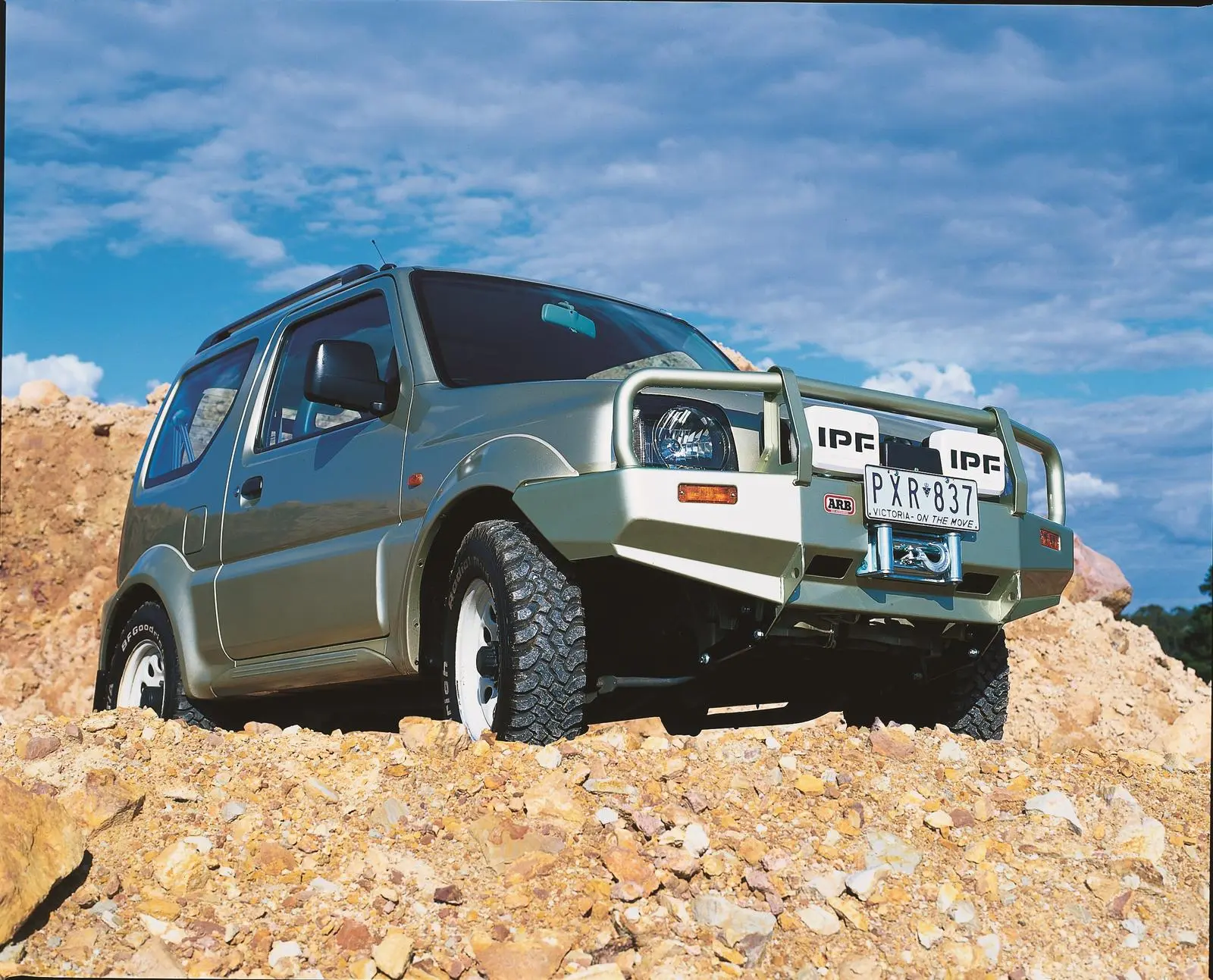 Бампер Suzuki Jimny