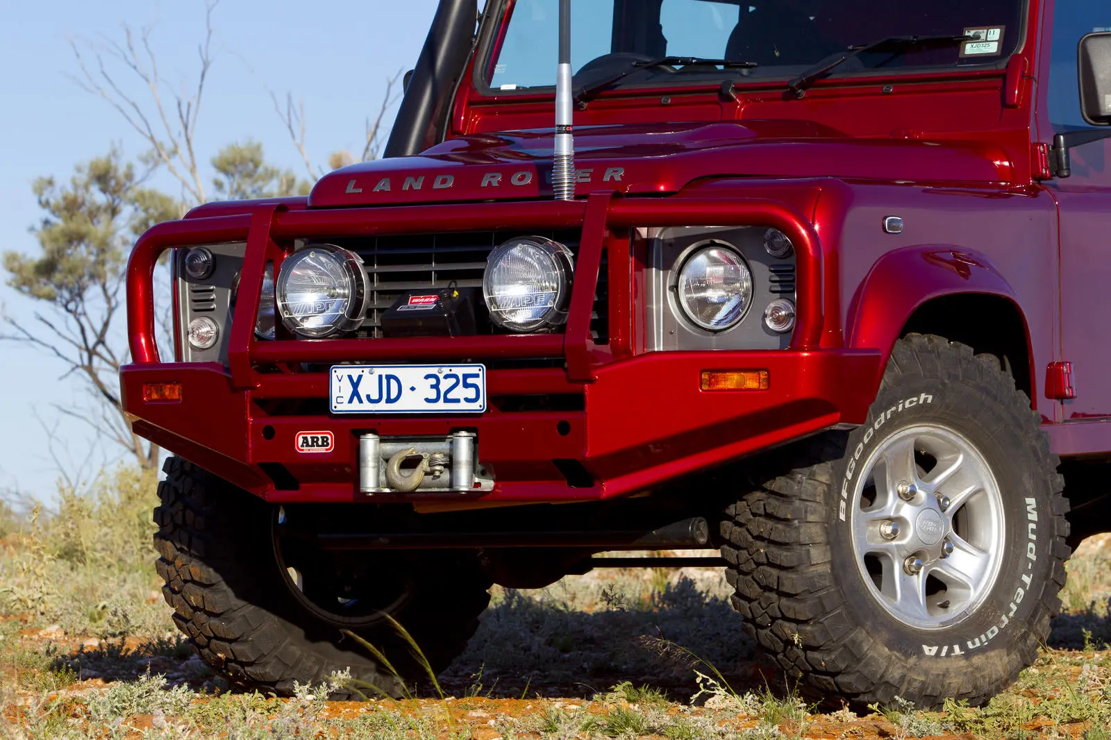 Бампер  DEFENDER 2009ON