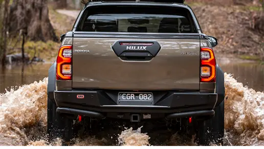 Бампер задний Toyota Hilux 2020 