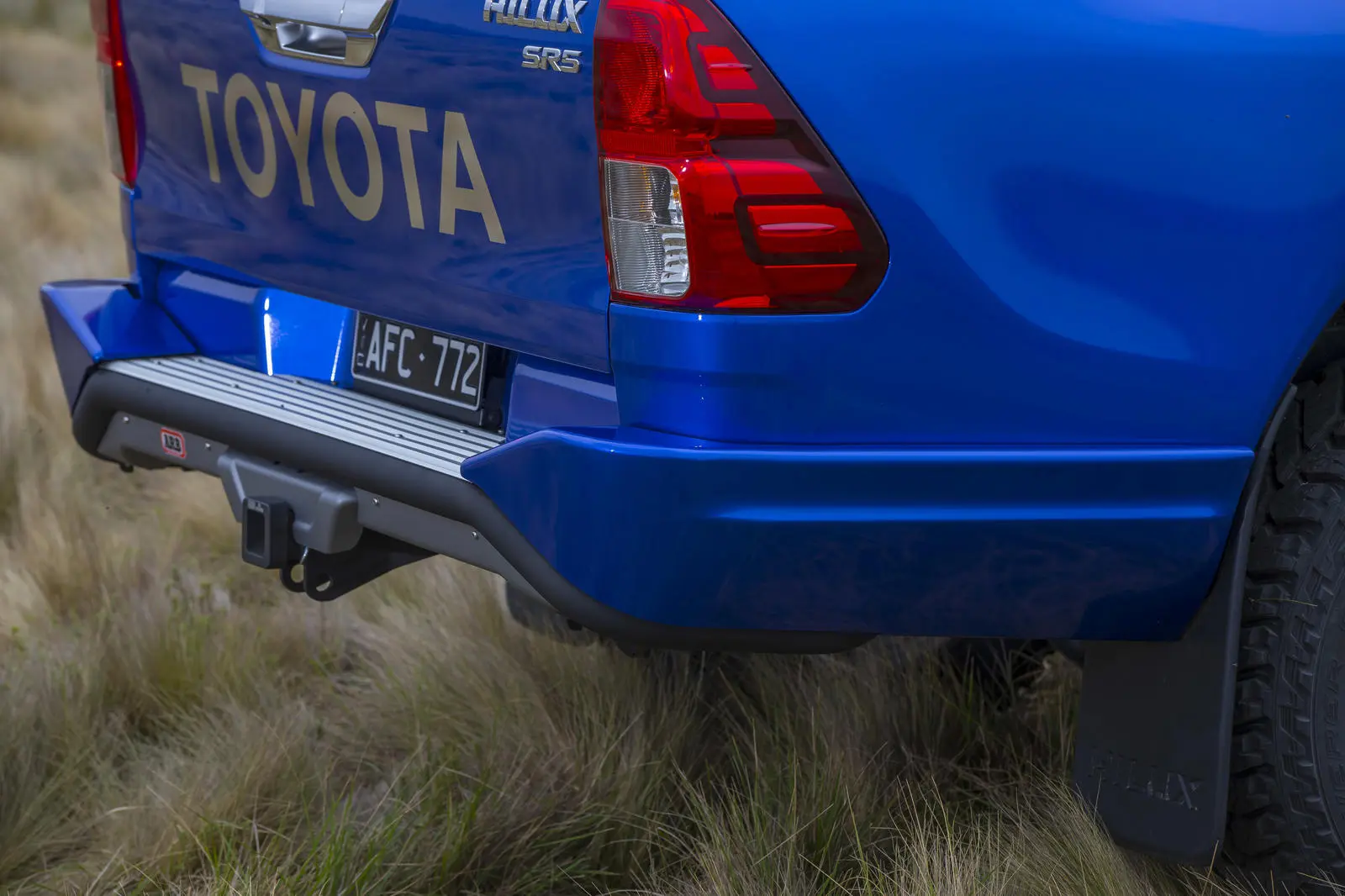 Задний бампер Hilux 15>