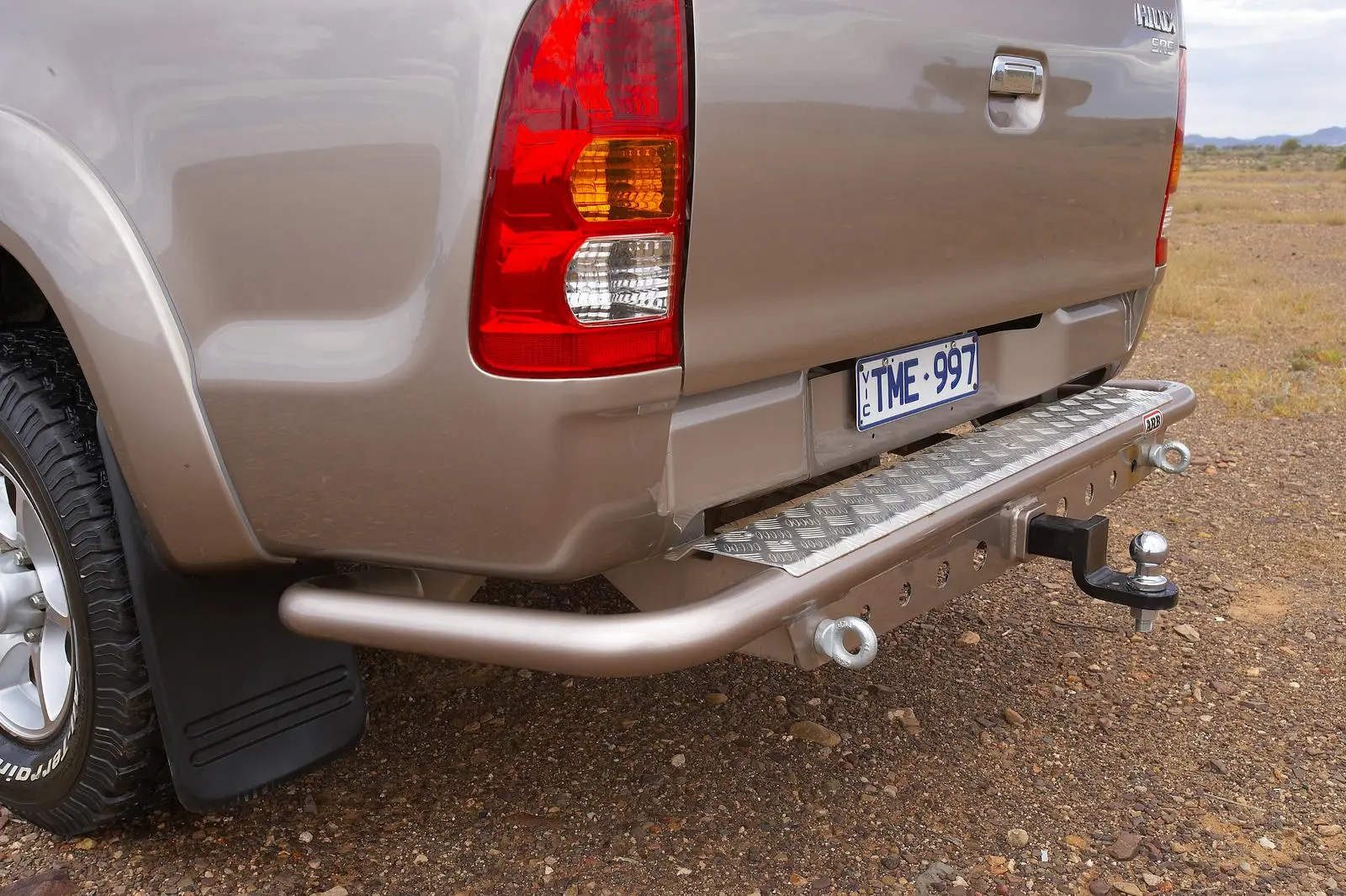 Задний бампер Hilux Vigo Dual Cab 4x4