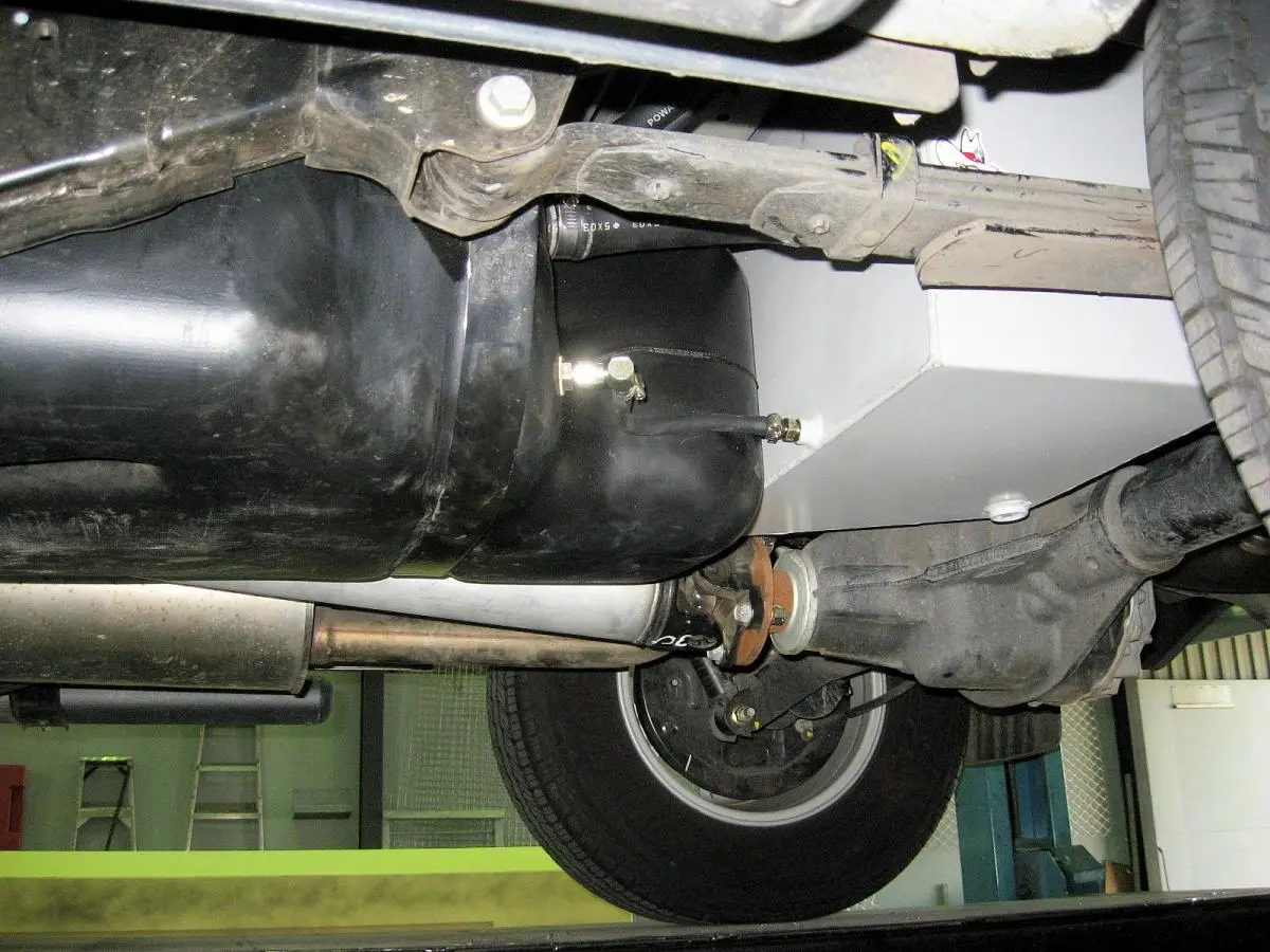 Топливный бак 70 l NAVARA D 40 08on