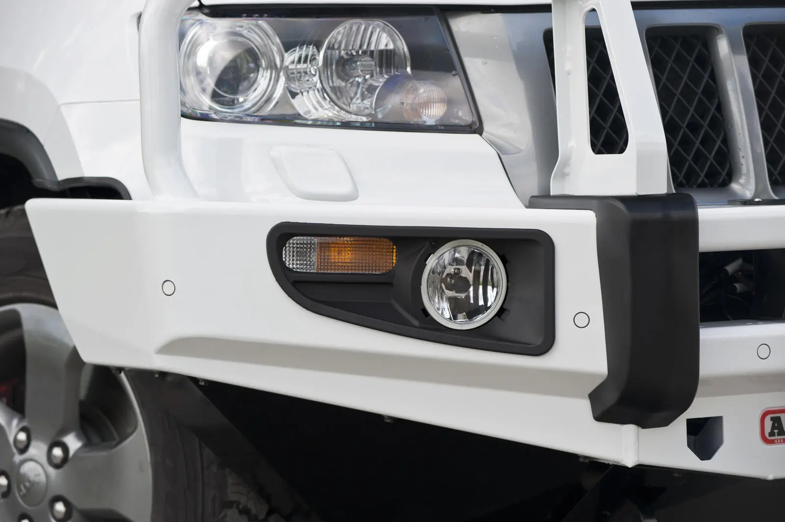 Бампер DELUXE GRAND CHEROKEE WK2 2011 to 2013