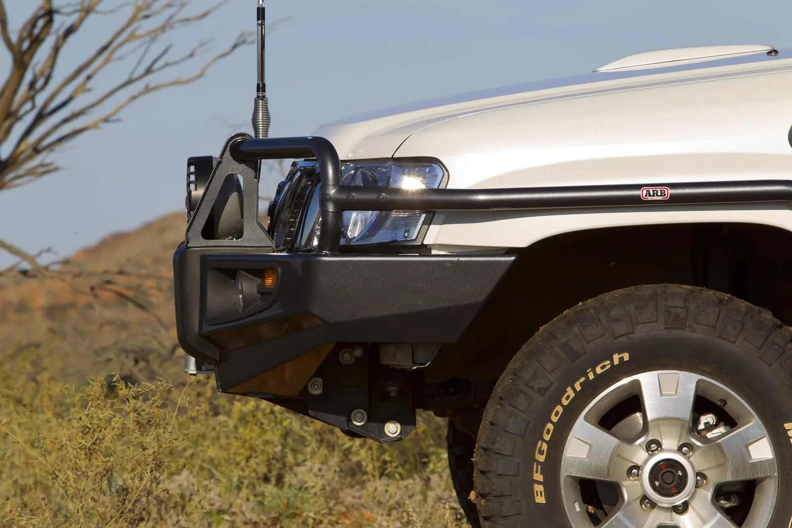 Бампер передний DELUXE  Y61 LWB 04 on с подкрылками