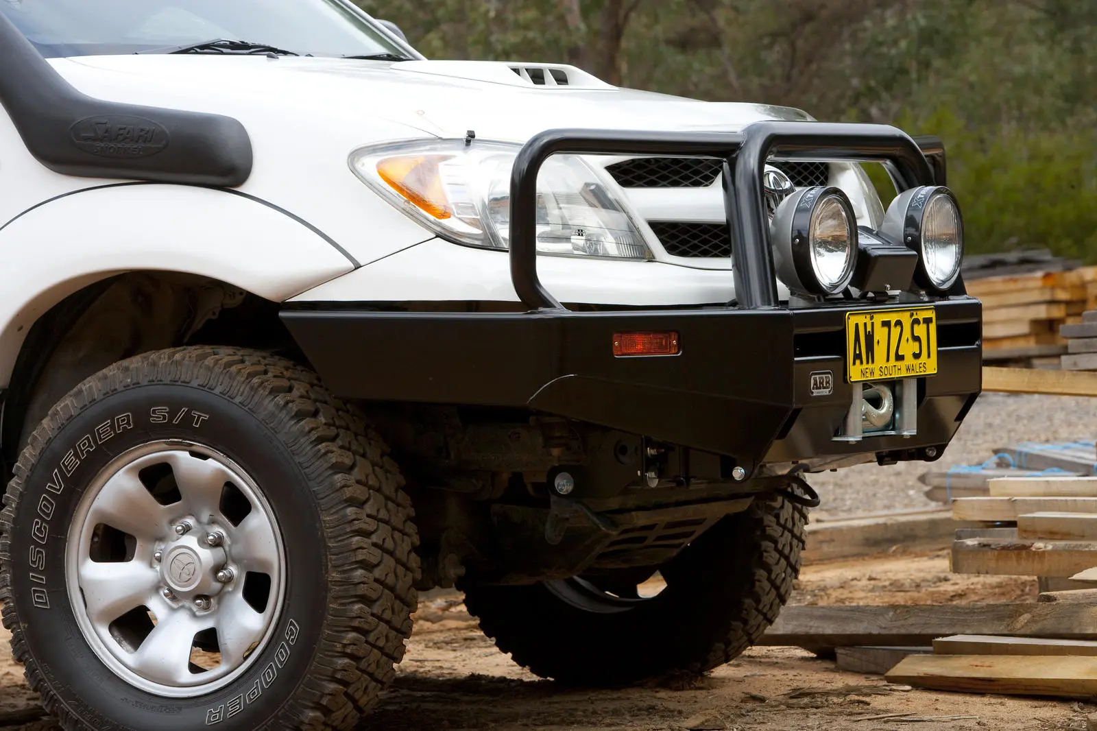 Бампер Hilux 2012