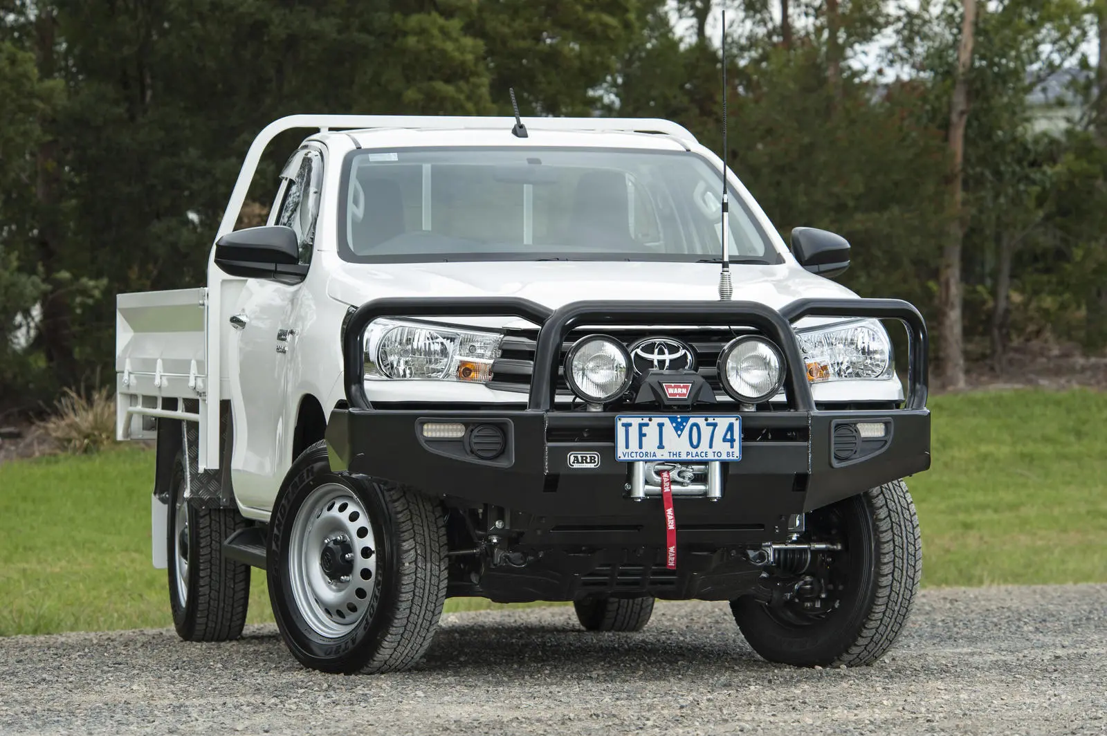 Бампер Hilux Commercial 2015 on 