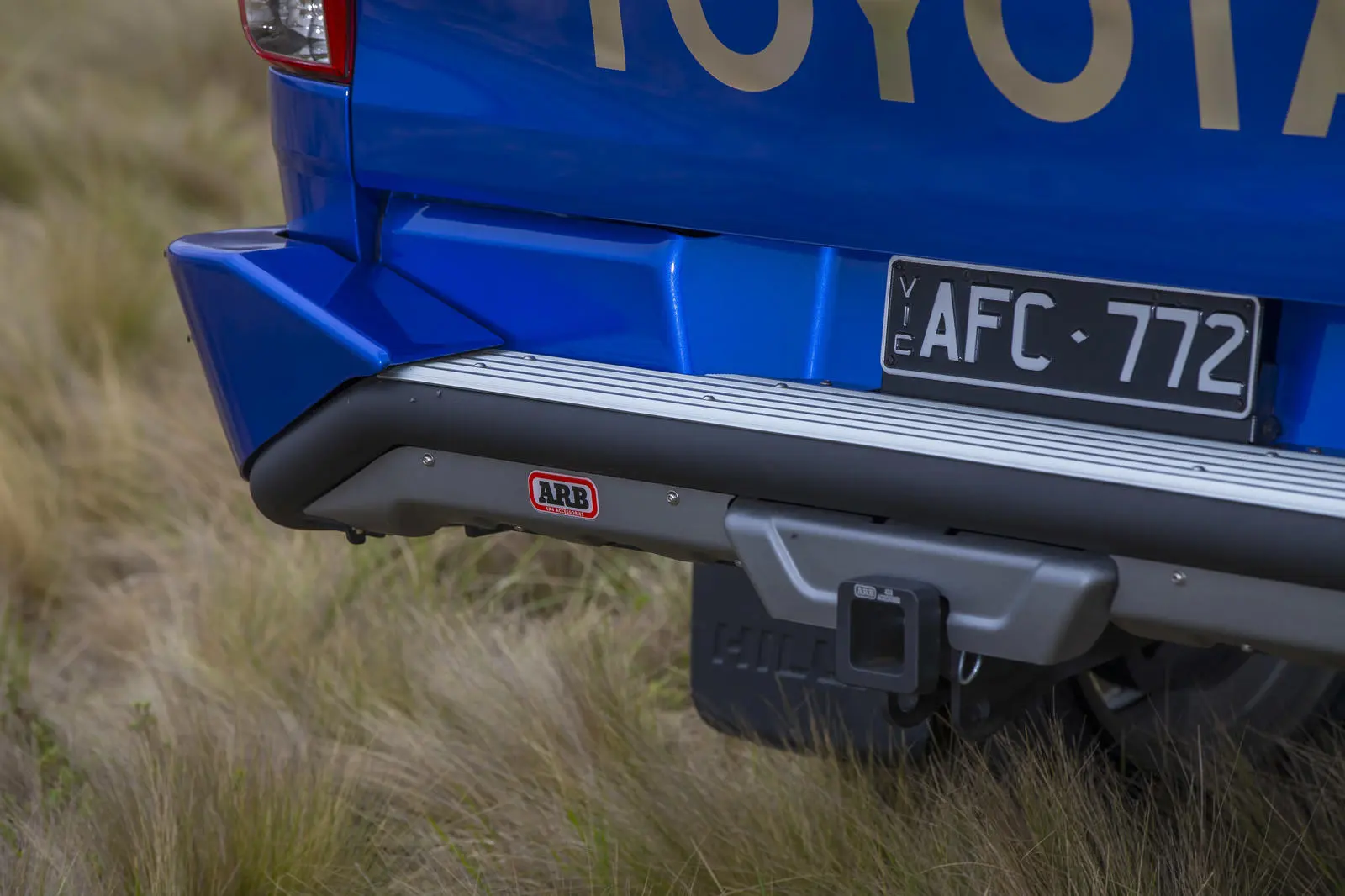 Задний бампер Hilux 15>