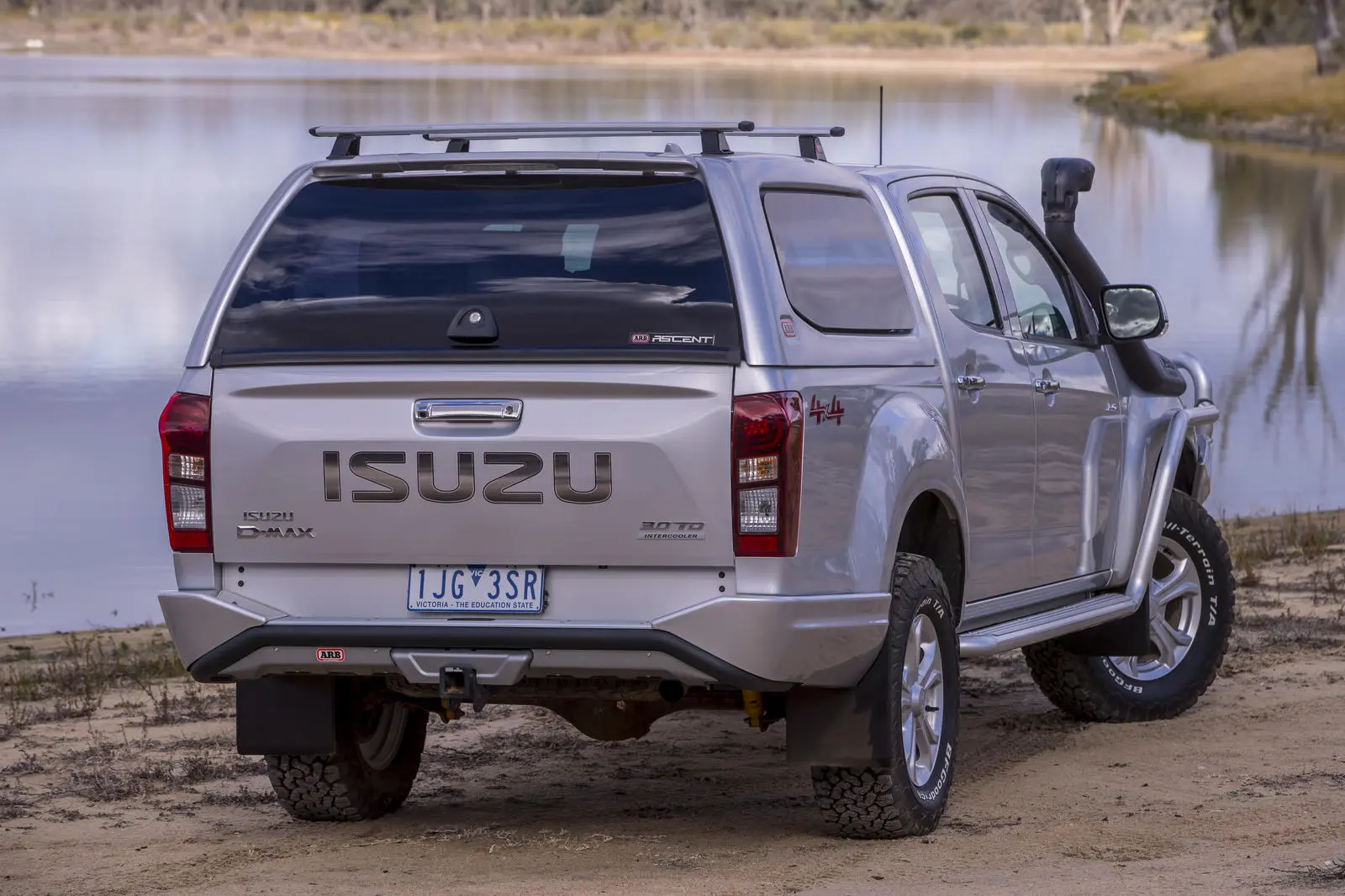 Бампер задний DMAX 12ON