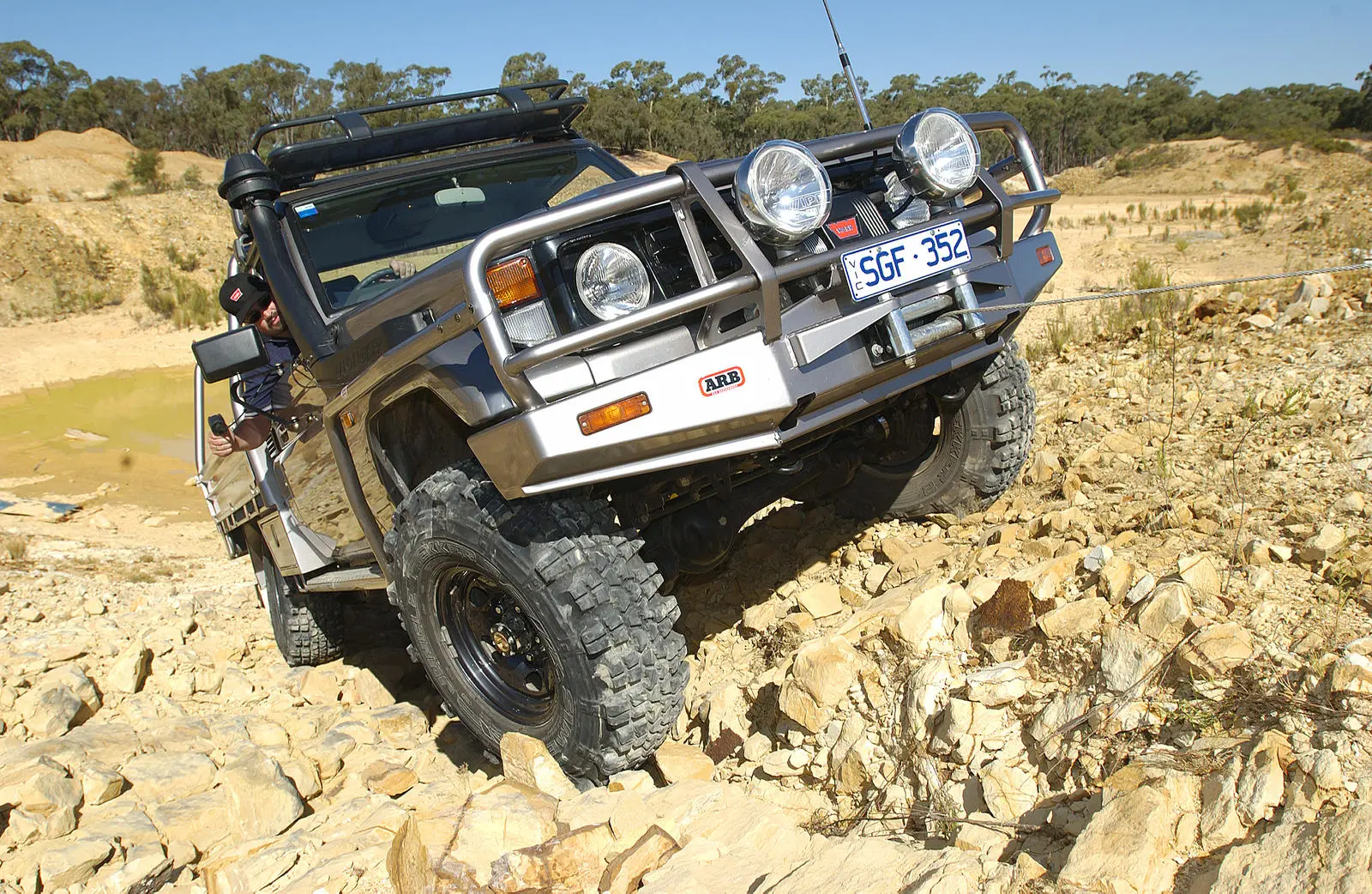 Подножка с защитой крыла TLC 78.79 02on Cab Chassis
