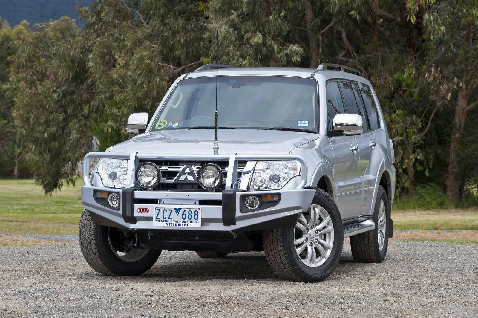 Бампер Pajero NW 11 on