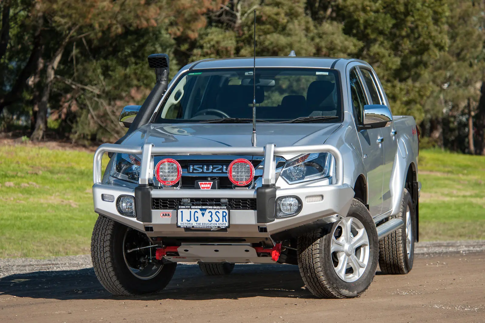 Бампер  D-Max 11/16 on (Facelift Model)