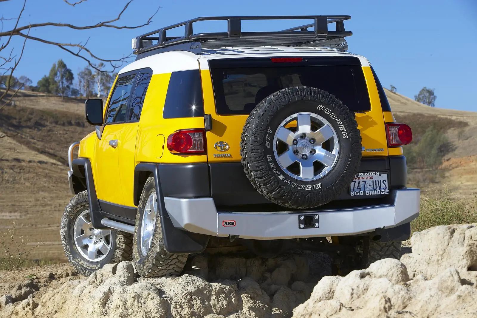 Бампер задний FJ Cruiser