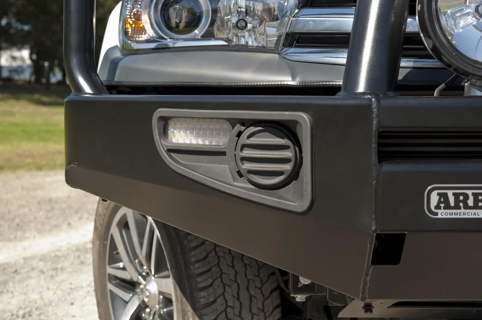 Бампер Toyota HiLux 2015On WB COMMERCIAL