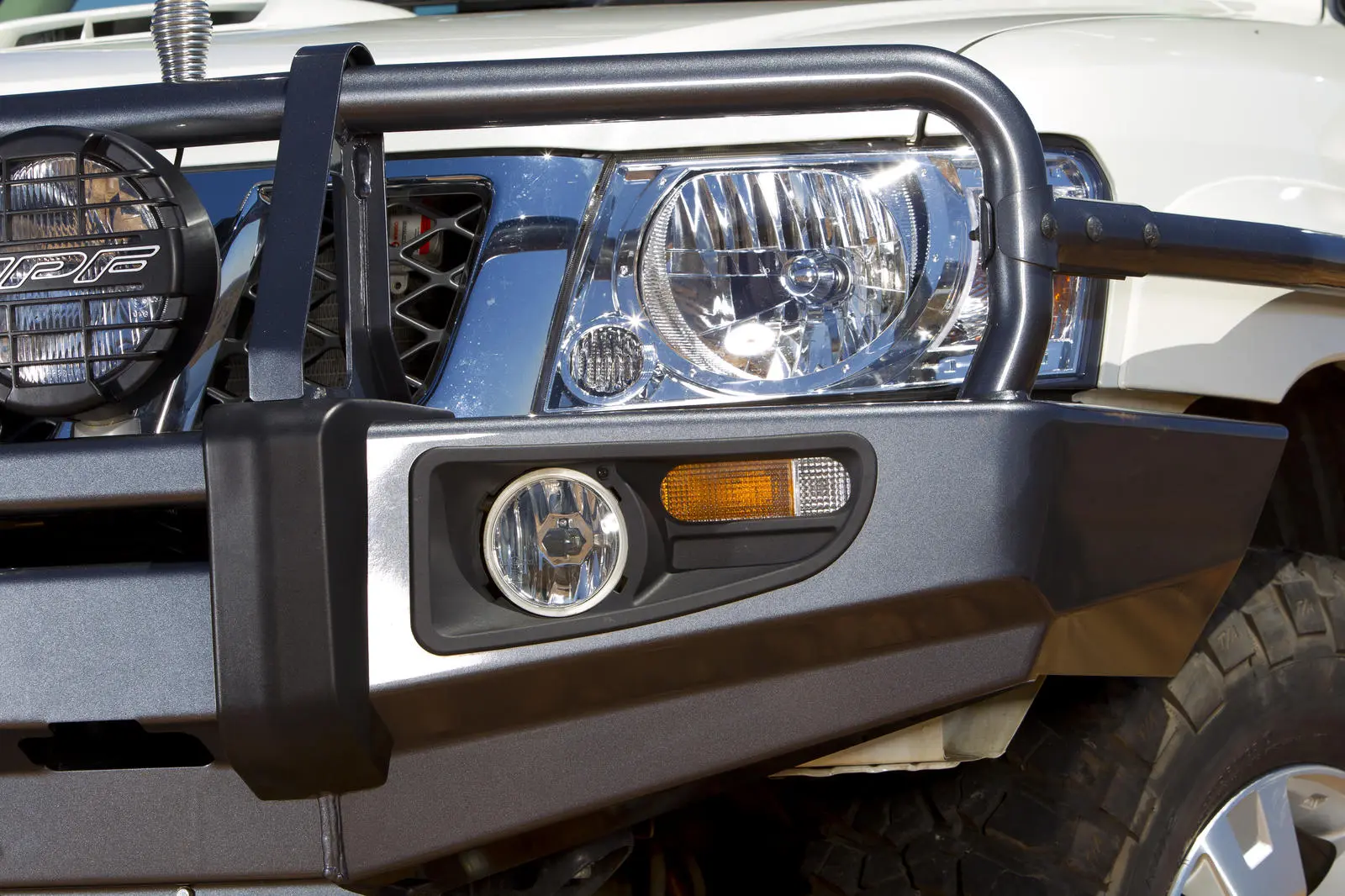 Бампер передний DELUXE  Y61 LWB 04 on с подкрылками